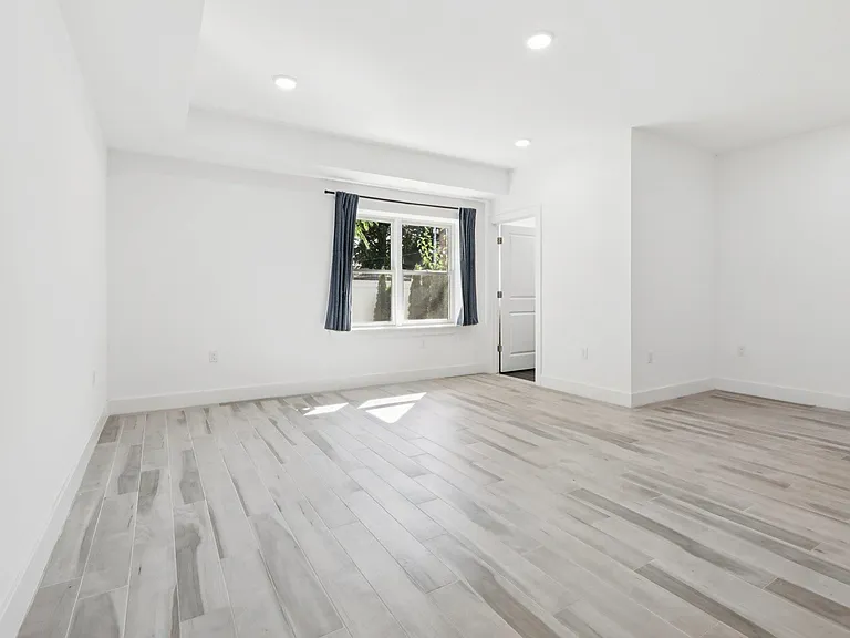 131 Zabriskie St — Photo 20
