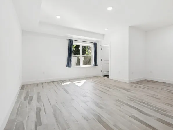 131 Zabriskie Street image 15 of 44