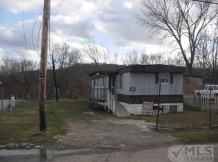 1415 Pearl St, Moundsville, WV 26041