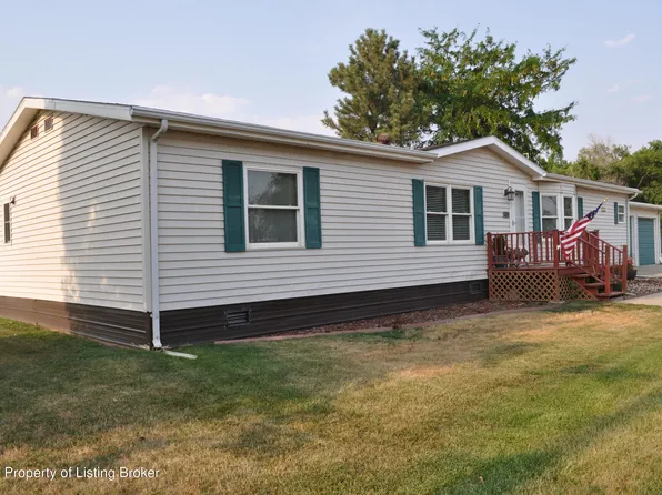 311 3rd Ave W, Lemmon, SD 57638