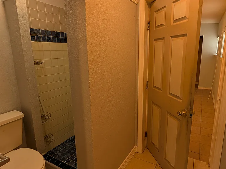 2132 Riviera Dr — Photo 16