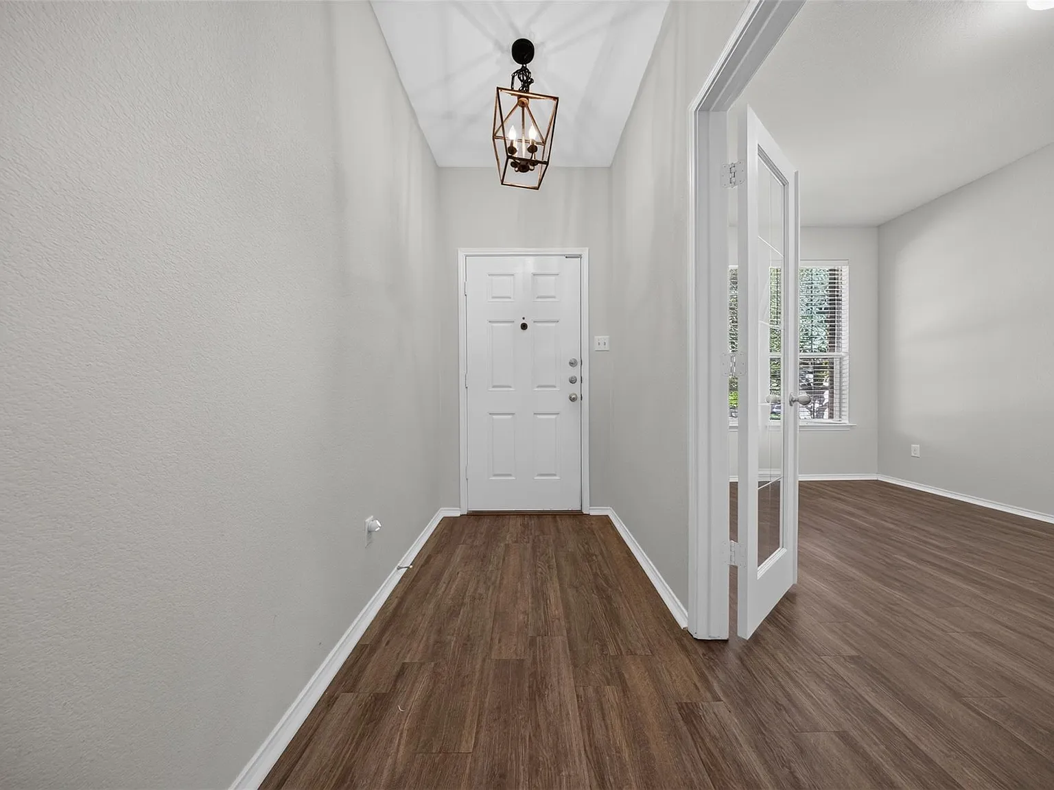 3 bed, 2.0 bath, 1659 sqft, $1,950 — Photo 3