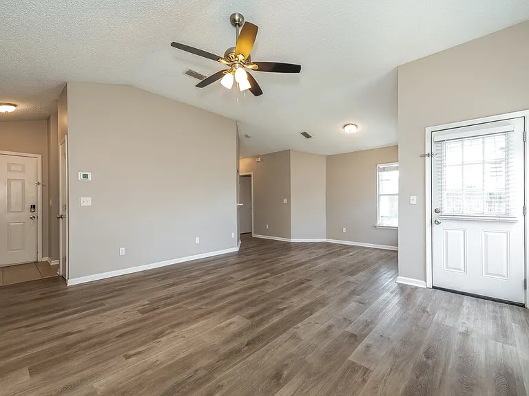 309 Carriann Cove Trl W — Photo 5