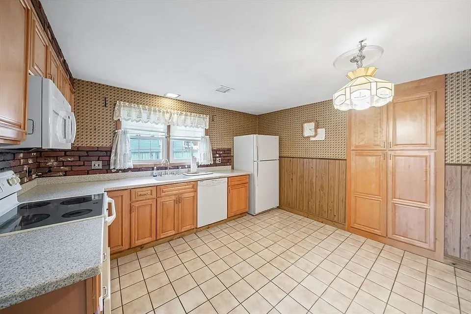 3 bed, 1216 sqft, $2,700 — Photo 2