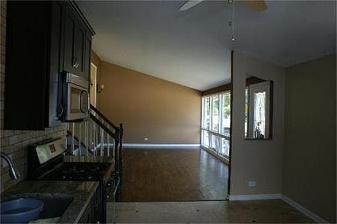 3rd image of 921 Garfield Dr