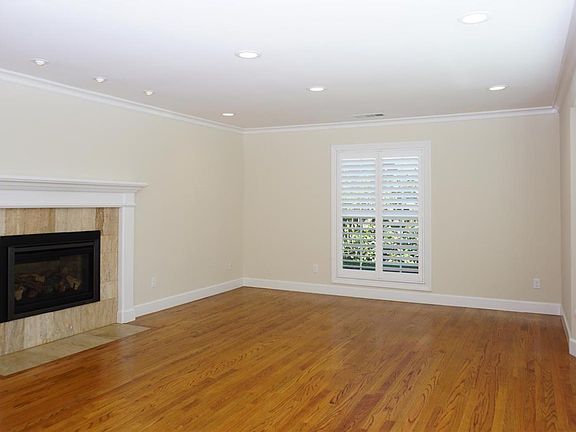 5th image of 2857 Cambridge Dr