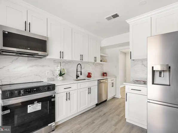 2341 Emerald Heights Ct, Reston, VA 20191