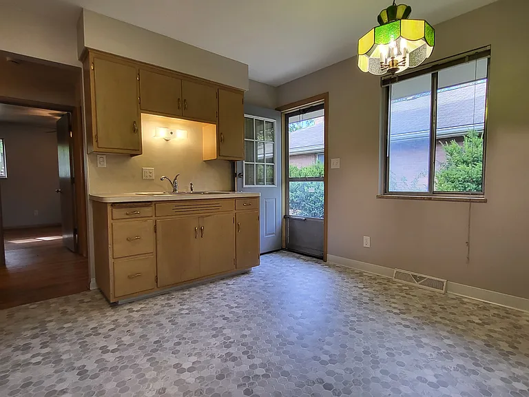 4365 Glenmawr Ave — Photo 11