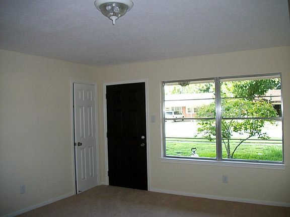 4th image of 12221 Palmway St