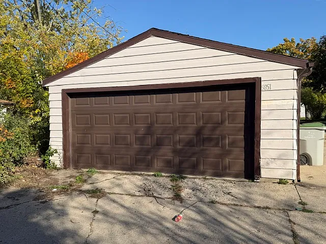 3 bed, 1.5 bath, 864 sqft, $1,895 — Photo 2