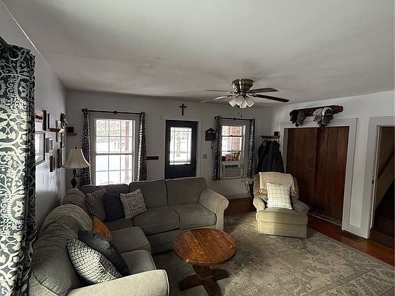 4th image of 328 Indian Field Rd