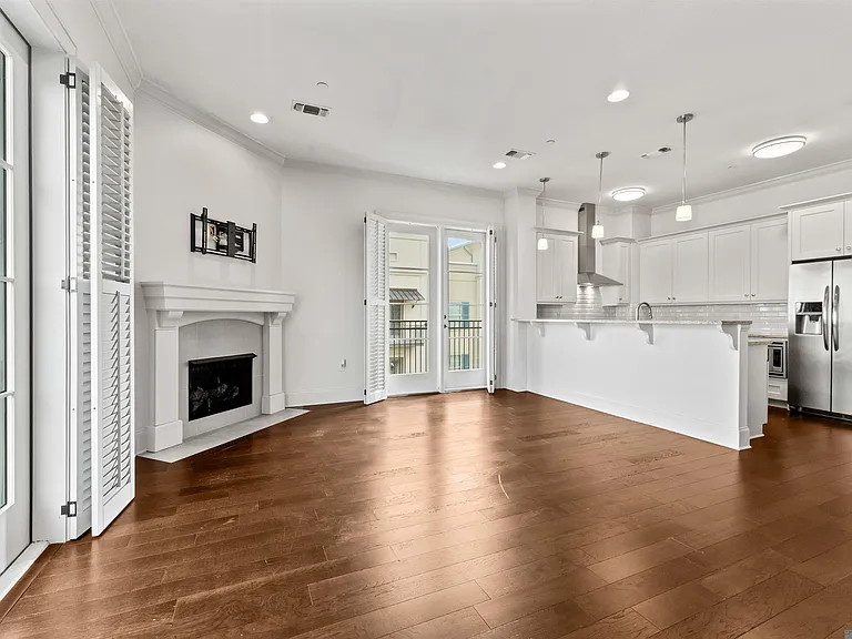 8201 Village Plaza Ct — Photo 5