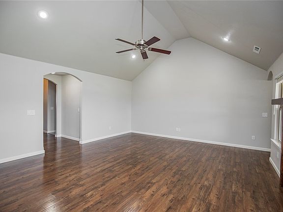 5th image of 461 Sorrento Dr
