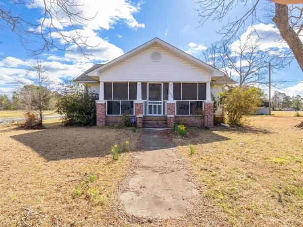 5092 Harrelson Ave., Loris, SC 29569