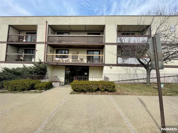 19 Plauderville Ave APT 206, Garfield, NJ 07026