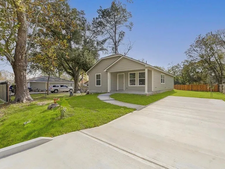 5824 Glen Lee Dr — Photo 2