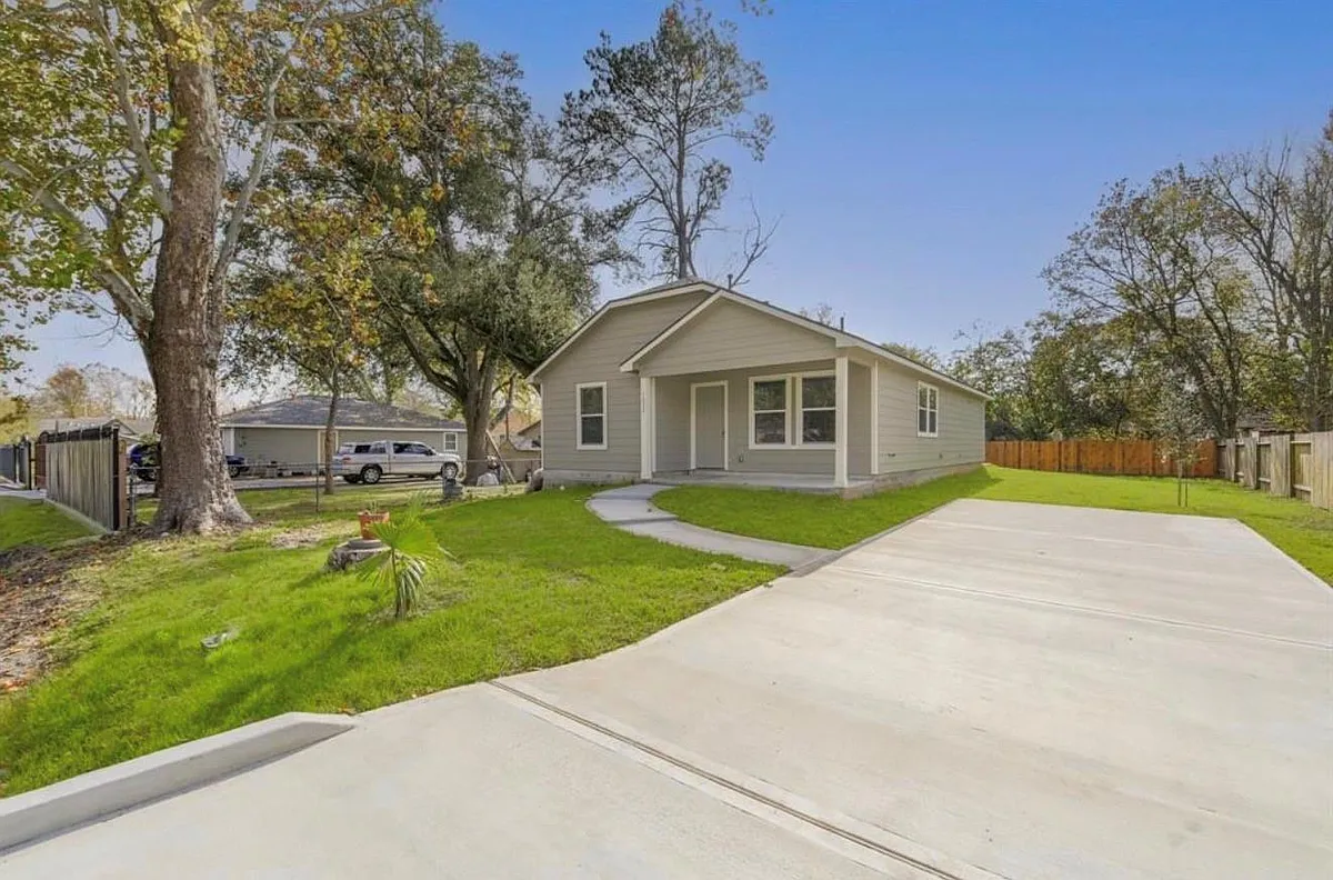 Building Photo - 5824 Glen Lee Dr