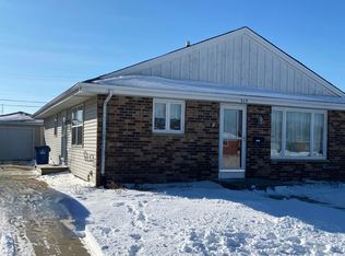 909 Mayfair Dr, Racine, WI 53402