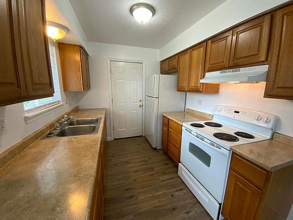 3rd image of 920 1st Ave S