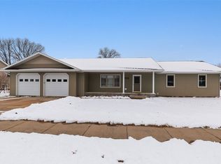 1704 4th Ave NW, Waverly, IA 50677