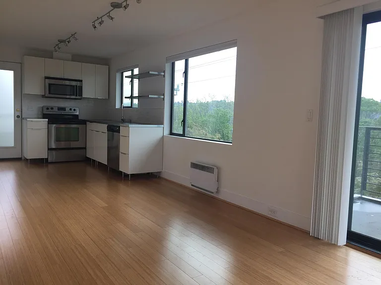 2404 Thorndyke Pl W #9 — Photo 7