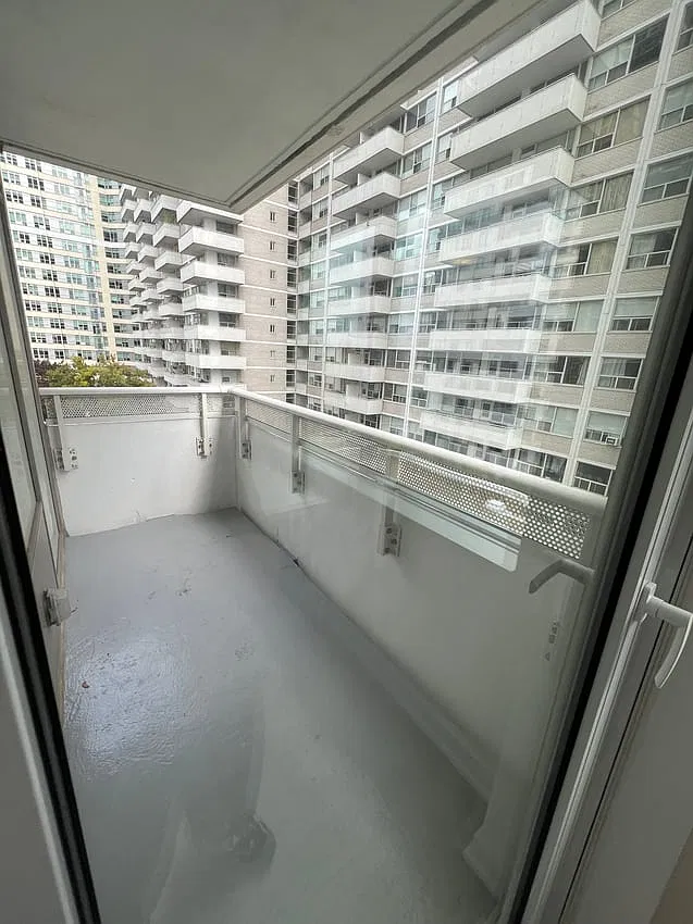 33 Dunfield Ave — Photo 3
