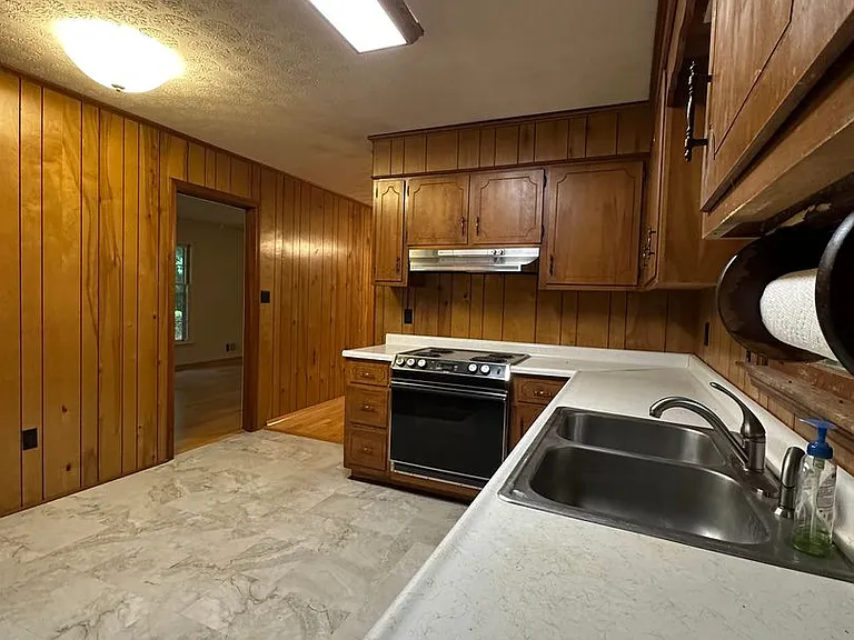 375 Segrest Cir — Photo 8