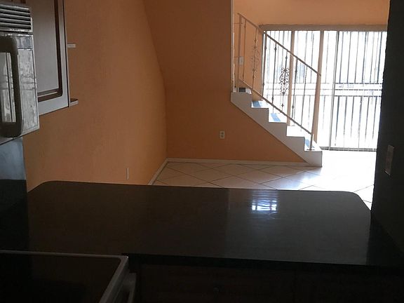 5th image of 1300 W 47th Pl APT 212A