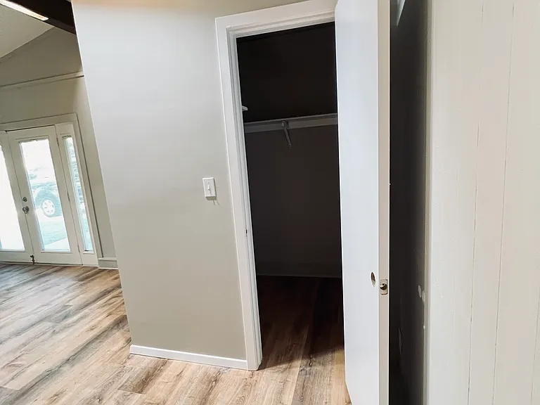 2102 Richwood Dr — Photo 12