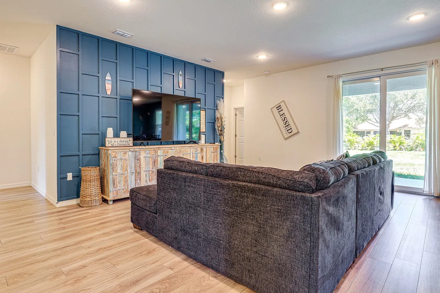 4 bed, 2.0 bath, 2551 sqft, $5,281 — Photo 3