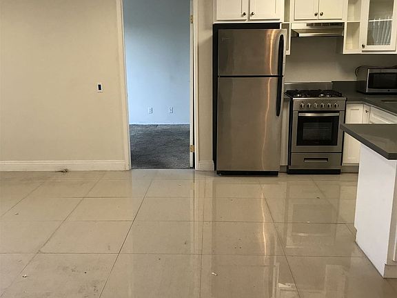 4th image of 3540 Fletcher Dr