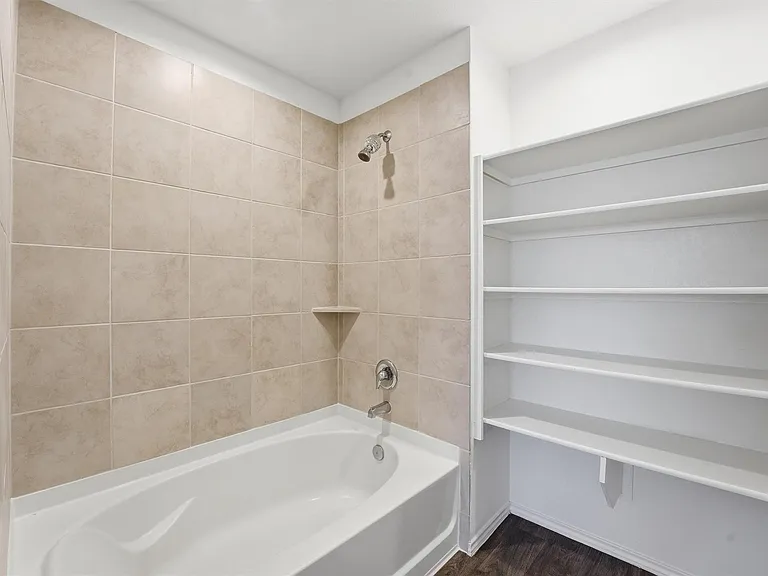 2419 Roaming Elk Ct — Photo 13