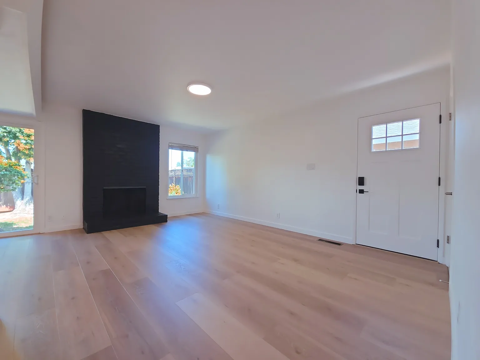 2 bed, 1080 sqft, $4,700 — Photo 4
