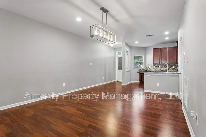 3 bed, 2.5 bath, 1831 sqft, $2,800 — Photo 4
