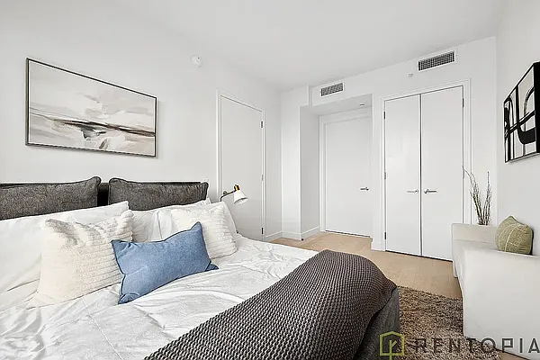 Bedroom, photo 1