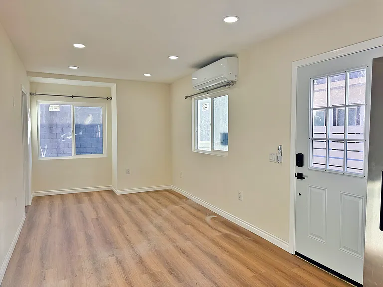 231 Vista Ave #1/2 — Photo 3