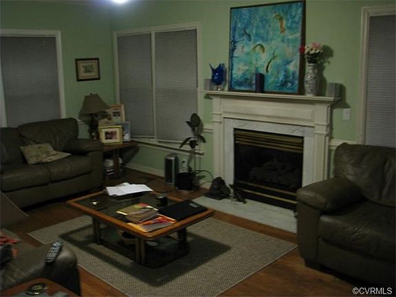 Family Room w/Gas Fireplace