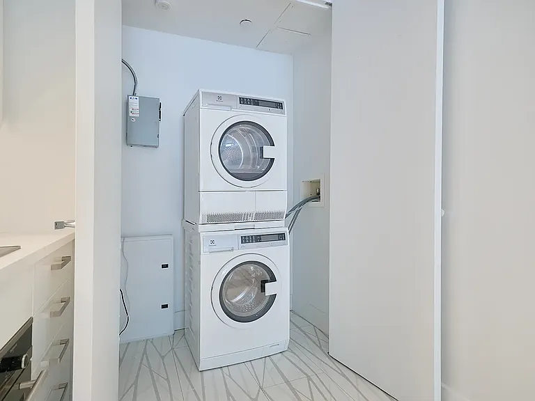 329 Pleasant Ave #1A — Photo 18