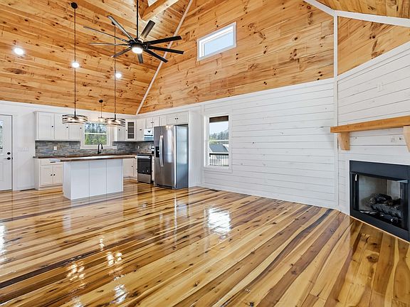 3rd image of 488 Pumpkin Creek Cir