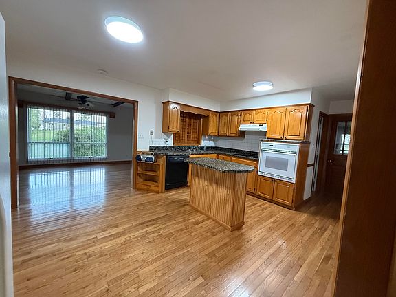 2nd image of 144 Twin Maple Ln