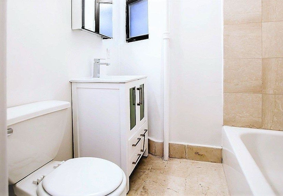 2nd image of 304 E 62nd St APT 24
