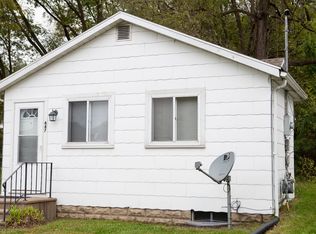 647 Louella Ln, Dubuque, IA 52001