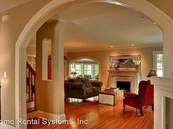 5th image of 5990 Lake Linden Ct