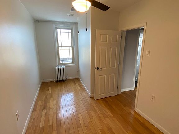 4th image of 2633 E Schiller St