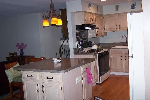 1st image of 103 Oakwood Ln