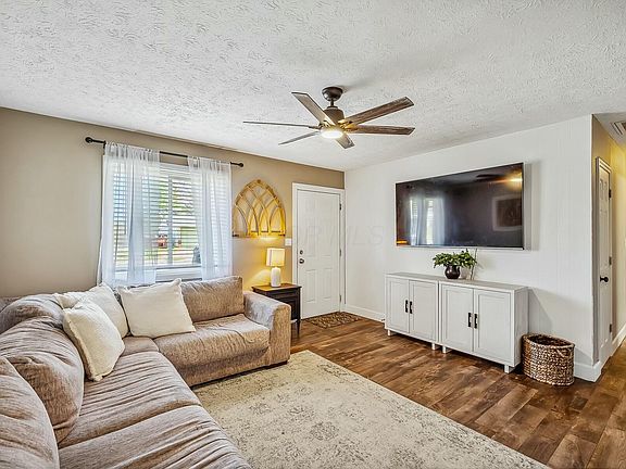 5th image of 19 Deerfield Pl
