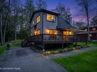 2113 Hampshire Dr, Tobyhanna, PA 18466
