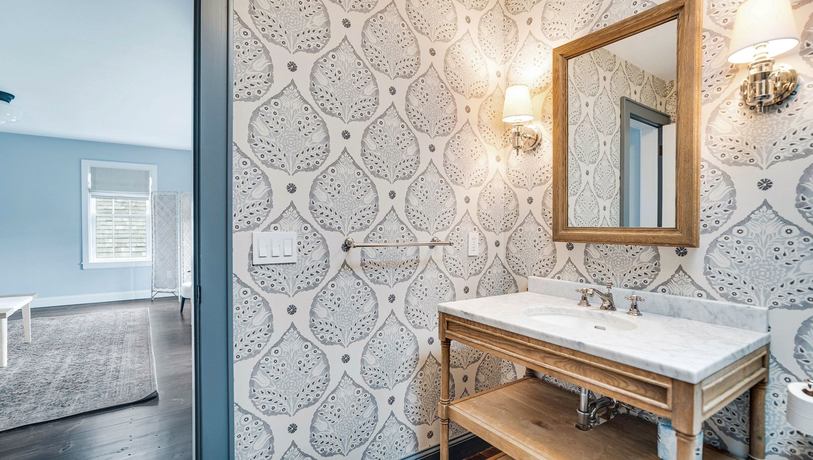  Second floor full bathroom 