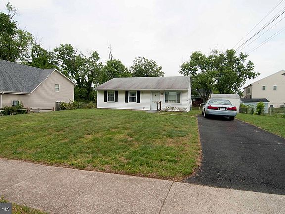 3rd image of 7702 Weber St