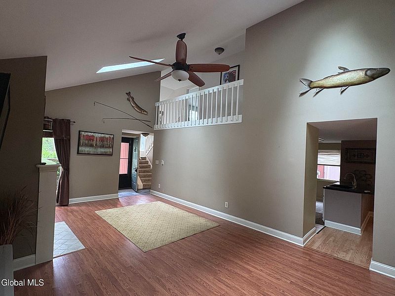 3rd image of 237 Thimbleberry Road